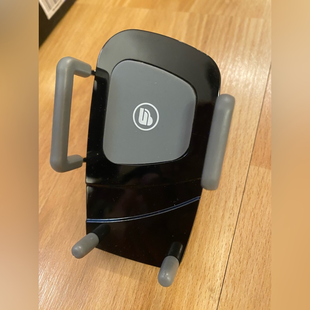 Urban Beats car mount for cell phone